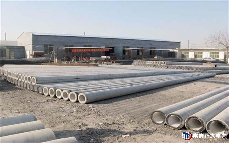 电线杆使用要安装绝缘子，在装置绝缘子之前是需求将周围的杂物或者污垢整理干净